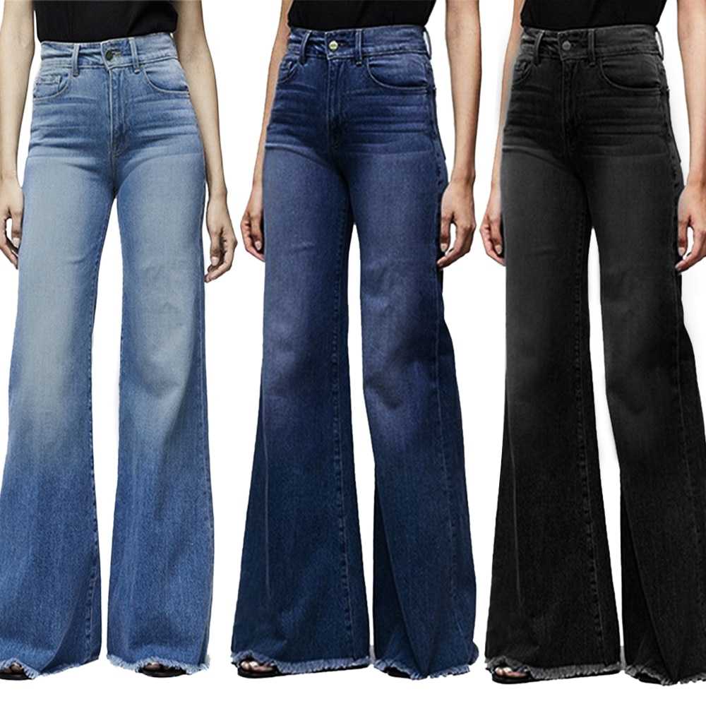 Три стильных образа от стилиста на тему, с чем носить джинсы клёш в этом сезоне Аутфиты на основе голубых, синий и белых джинсов Рекомендации по выборы обуви
