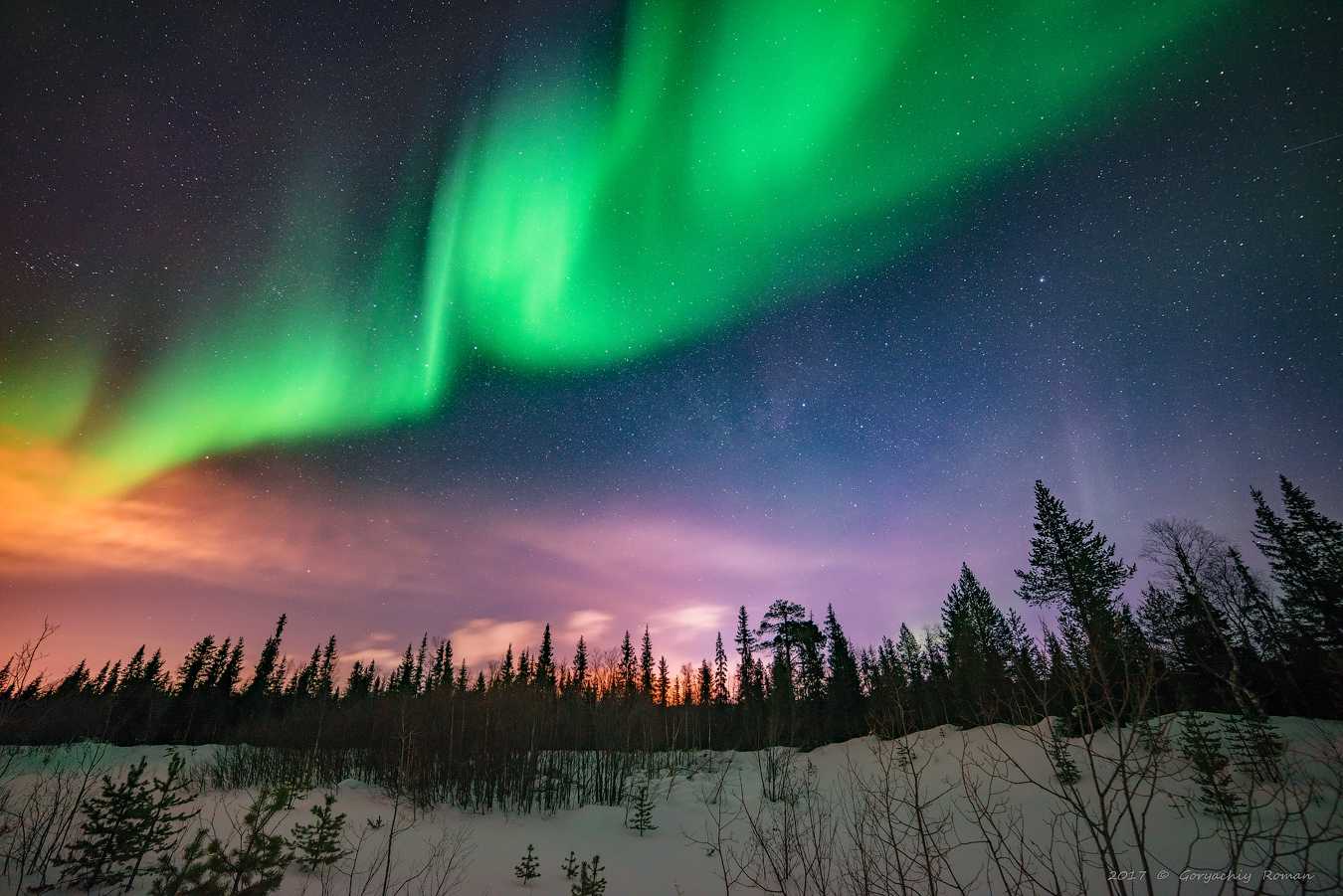 Посмотреть на зелено-фиолетовые всполохи на небе - мечта многих Из-за цен и расстояний она часто кажется несбыточной К тому же Норвегия, Исландия и Финляндия - государства, традиционно считающиеся лучшими для наблюдения за с