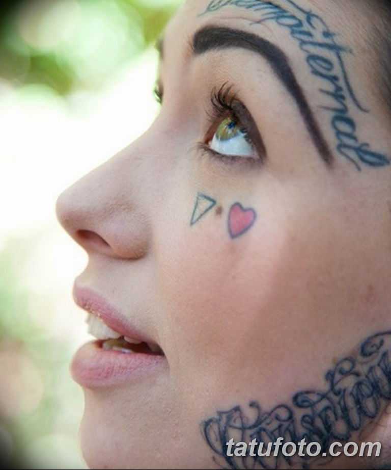 Beauty-тренд: татуировки и леттеринг на лице, руках и волосах