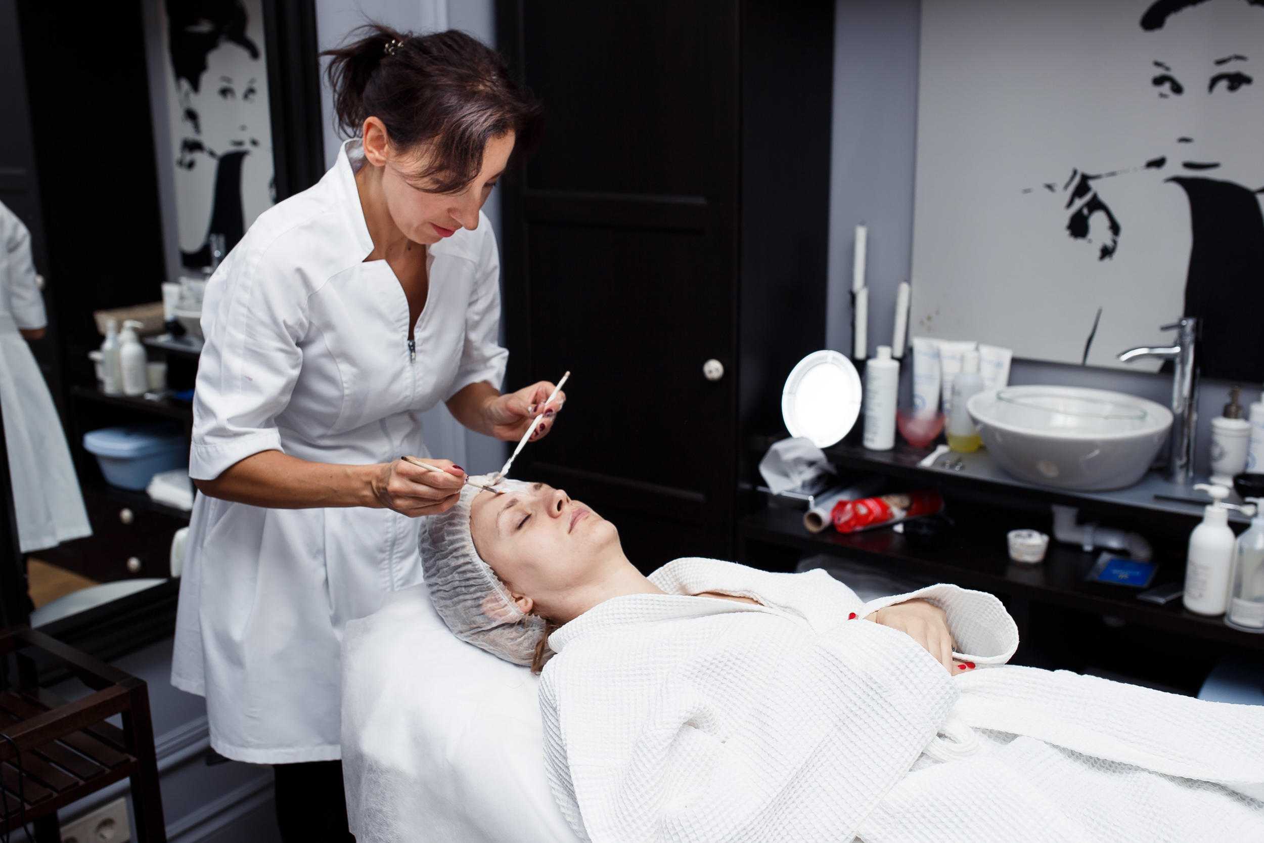 Уход за кожей: косметологи развеивают мифы использования средств по уходу за кожей | vogue russia