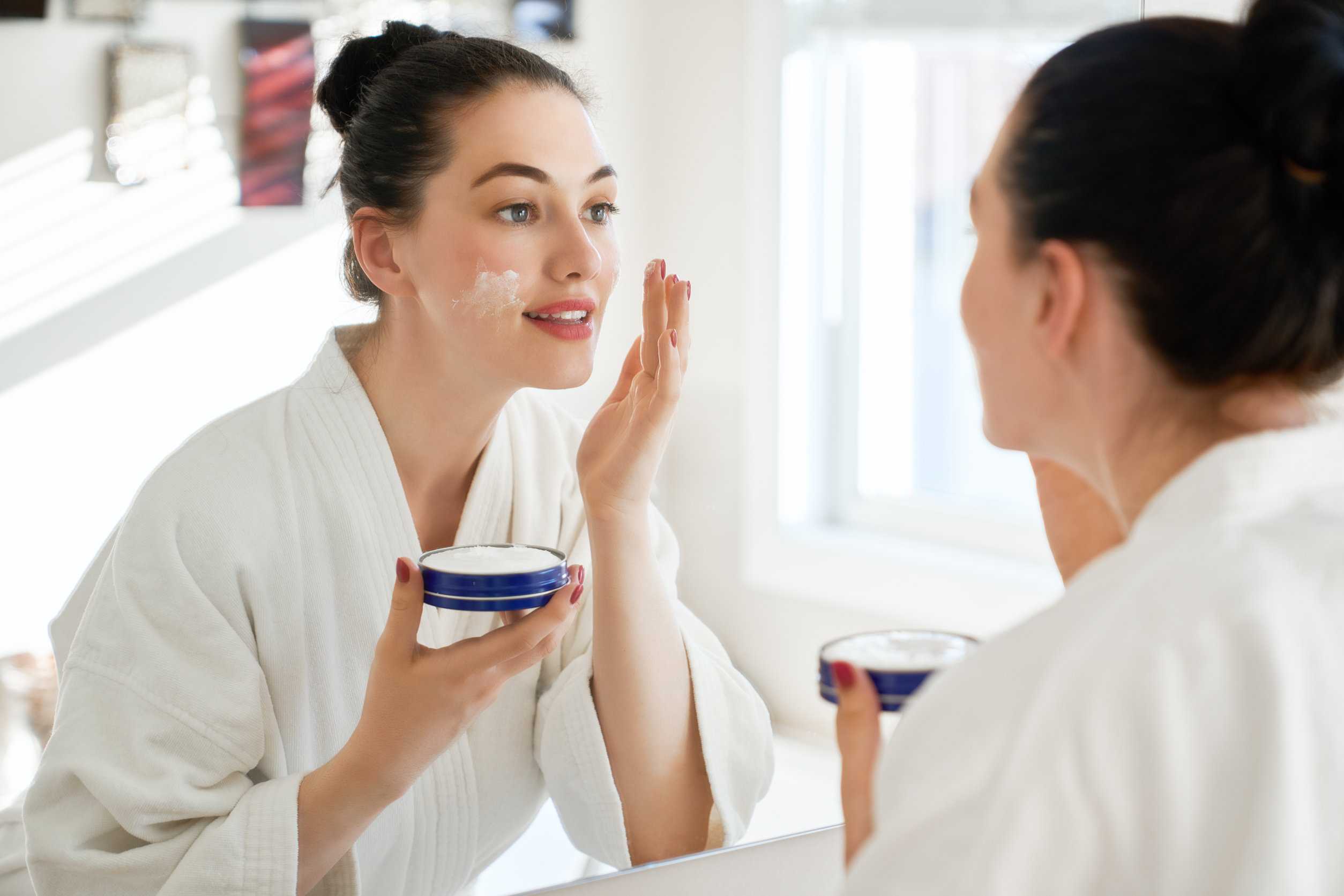 Очищение кожи лица утром: основные правила умывания