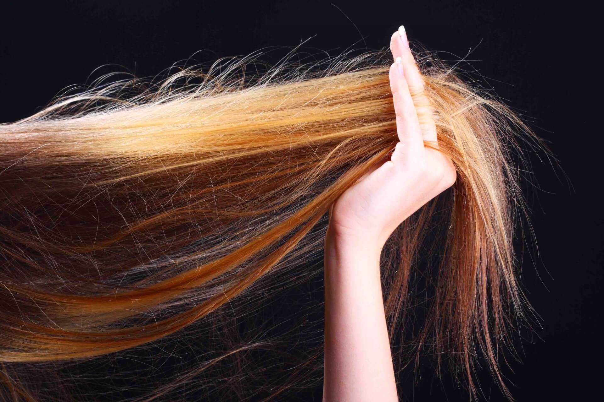 Что делать, если волосы электризуются и стоят дыбом? - горящая изба