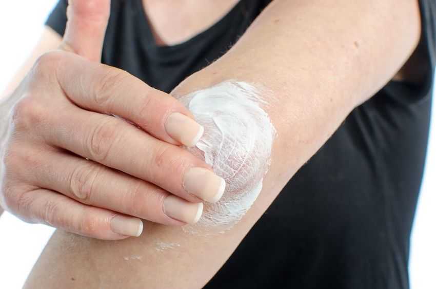 Шелушение кожи на руках: причины и лечение