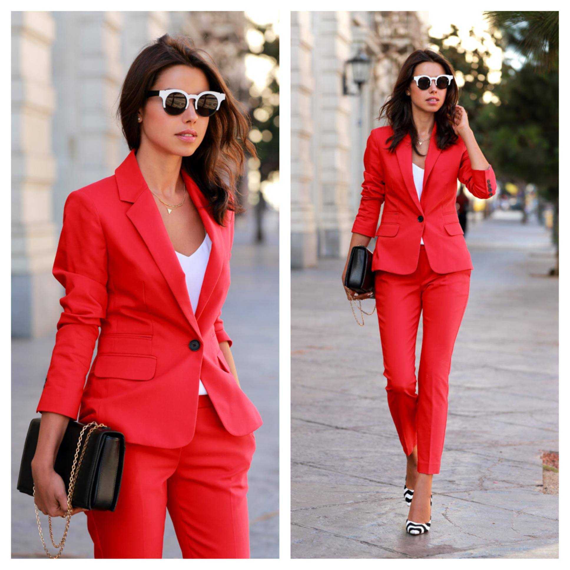 Модный красный пиджак