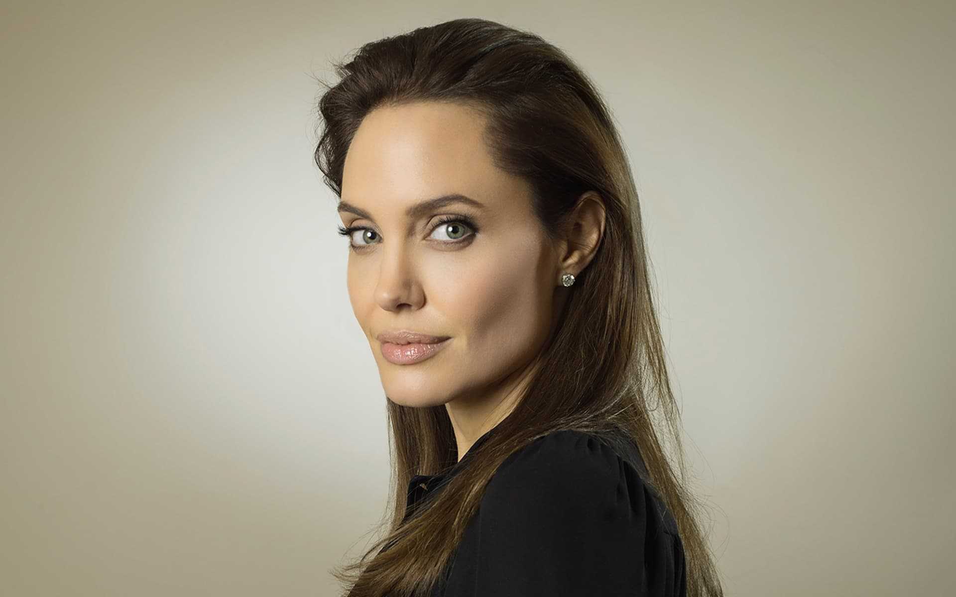 Анджелина Джоли: вес, рост и интересные факты о красавице.