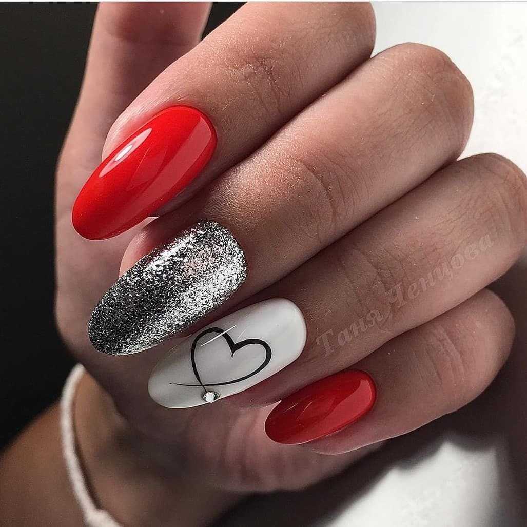 Дизайн ногтей с сердечками 2021 фото романтичные идеи - модный журнал