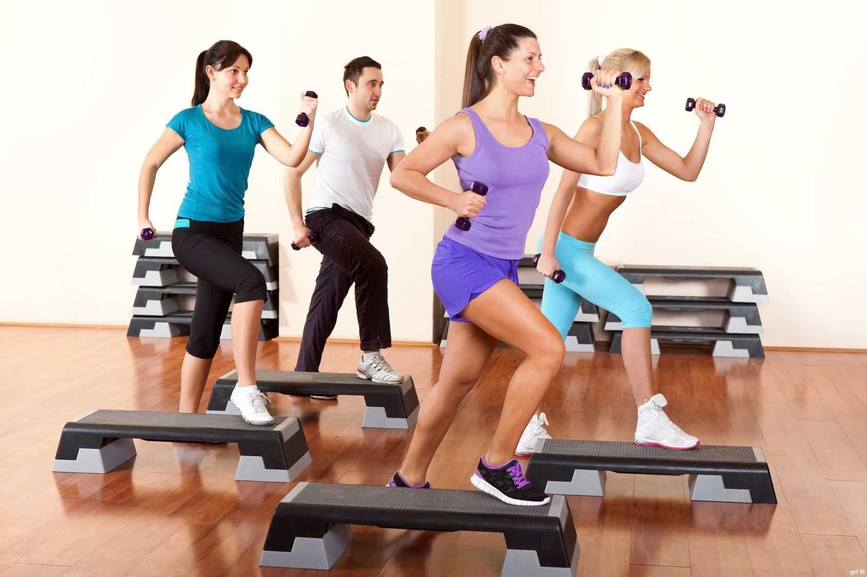 Фитнес-упражнения дома: преимущества, лучшие тренировочные программы
