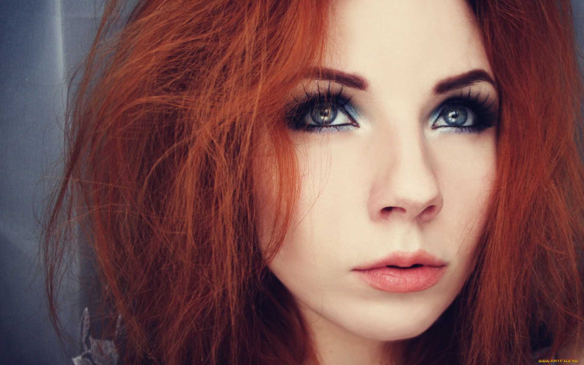 Особенности макияжа для рыжеволосых девушек с голубыми глазами