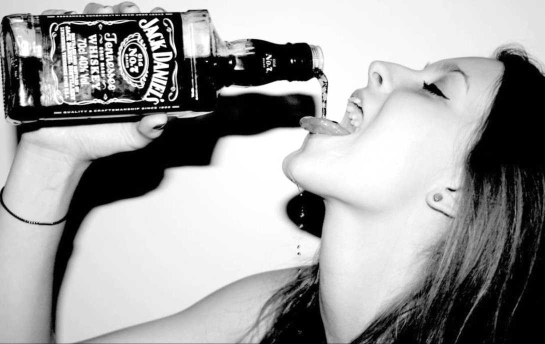✅женский алкоголизм: причины, симптомы, последствия | стадии женского алкоголизма, почему он опасен