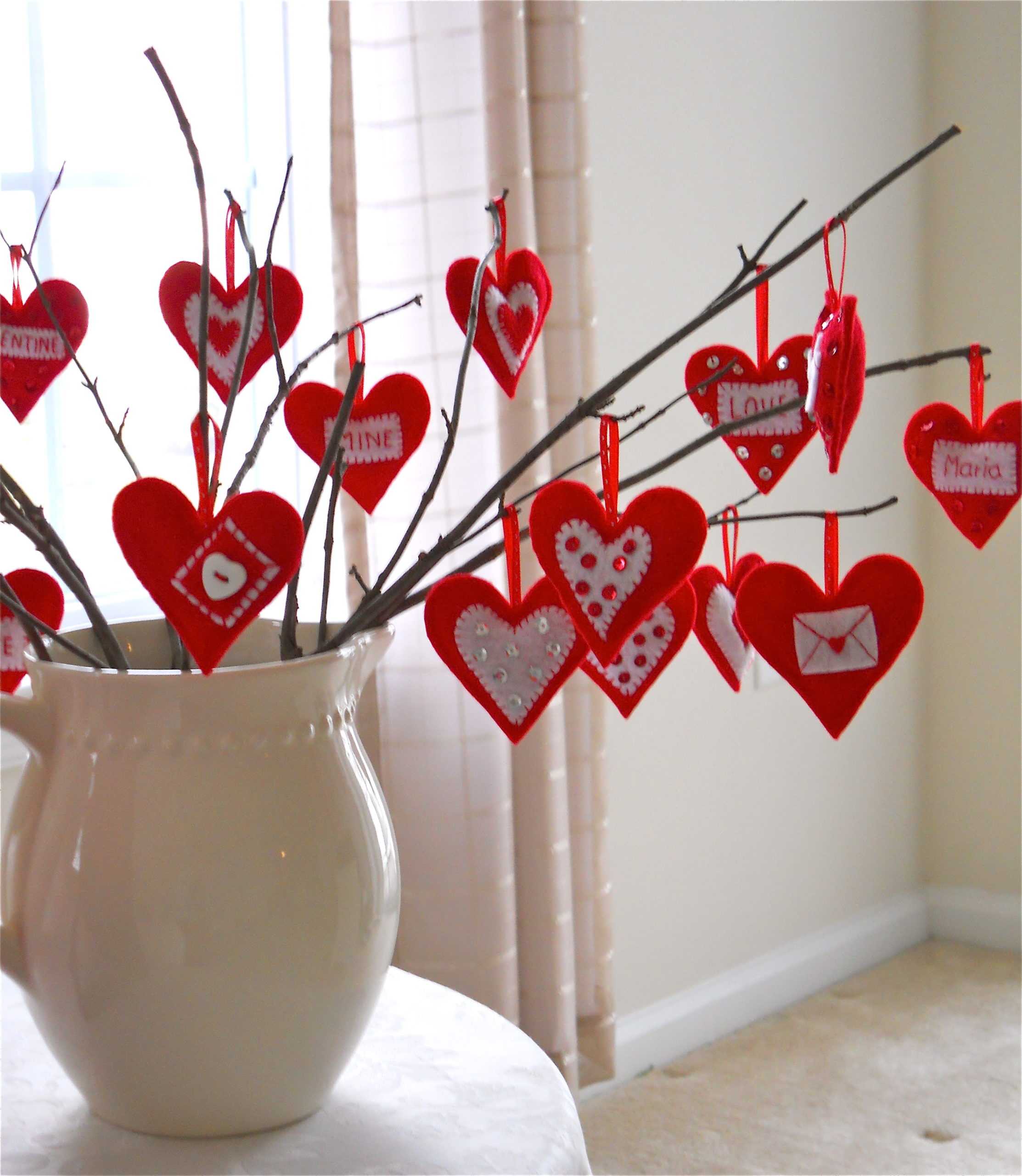 Красивые, романтичные прически на День влюбленных 14 февраля Готовьтесь к празднику, сделайте прическу на День Святого Валентина своими руками по пошаговым фото