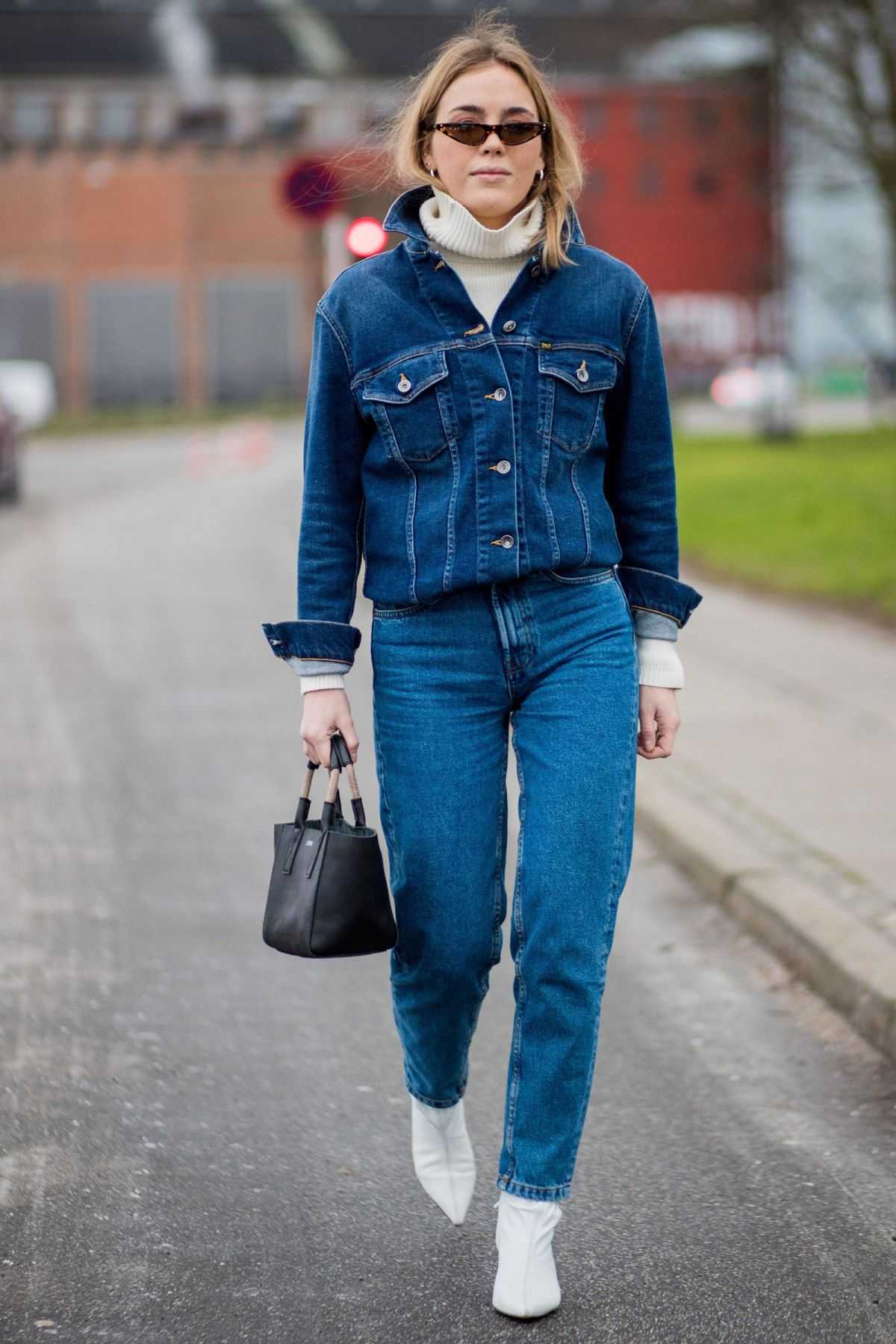 С чем носить джинсы в 2021: 5 фасонов, 4 стиля и 35 образов | trendy-u