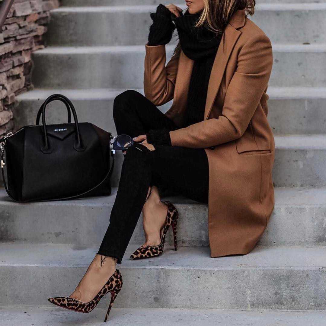 Темно коричневое пальто женское с чем носить