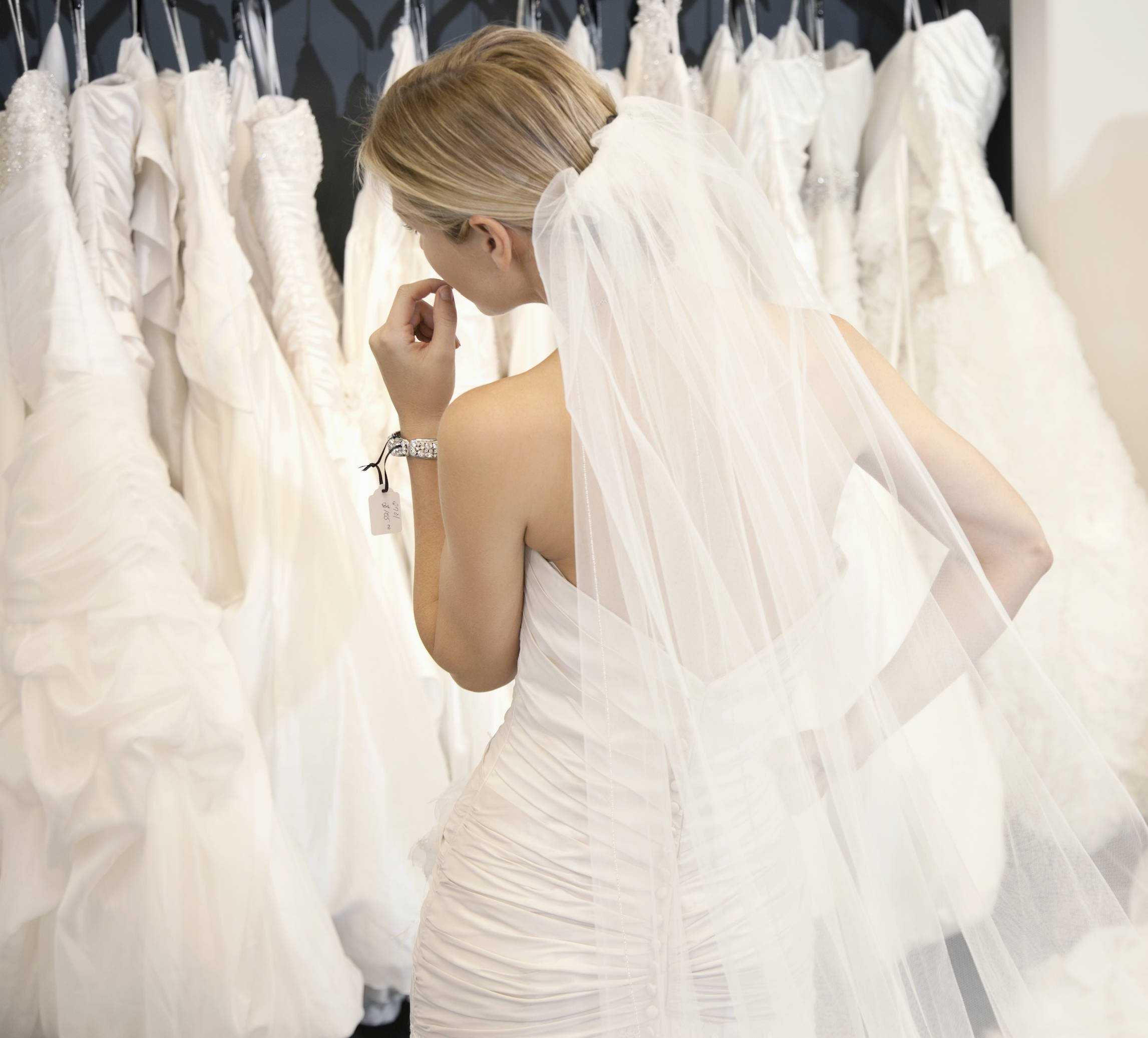 Куда можно сдать свадебное платье сразу после свадьбы - все варианты